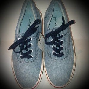 #32 New H&M light Blue canvas